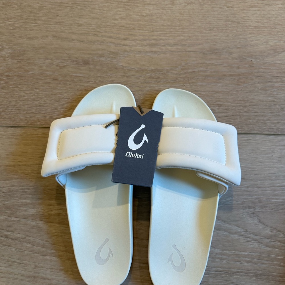 OluKai White Minimalist Sandals